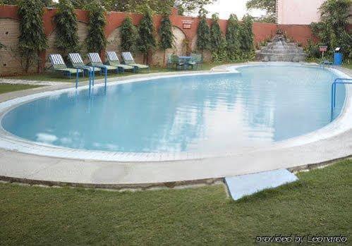 Hindusthan International, Hotel